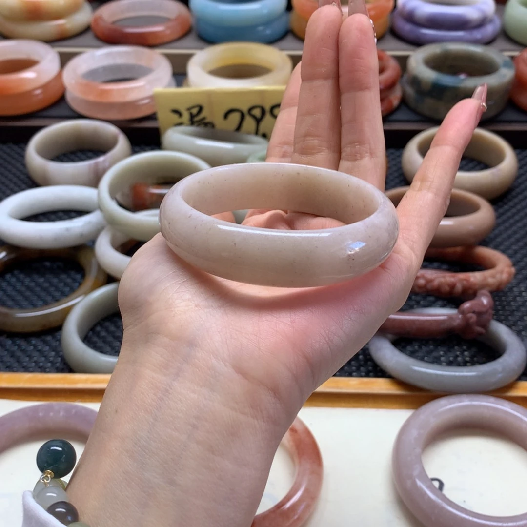 石英质玉手镯未镶嵌C****?