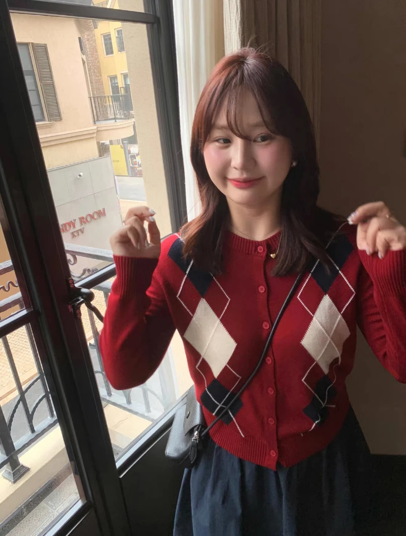 （227）秋冬圆领开衫菱形格子针织衫