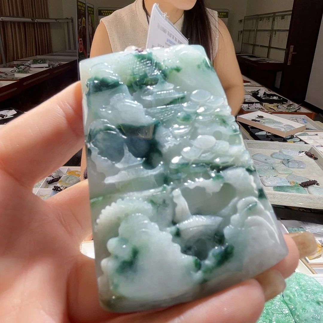 翡翠未镶嵌颈饰一