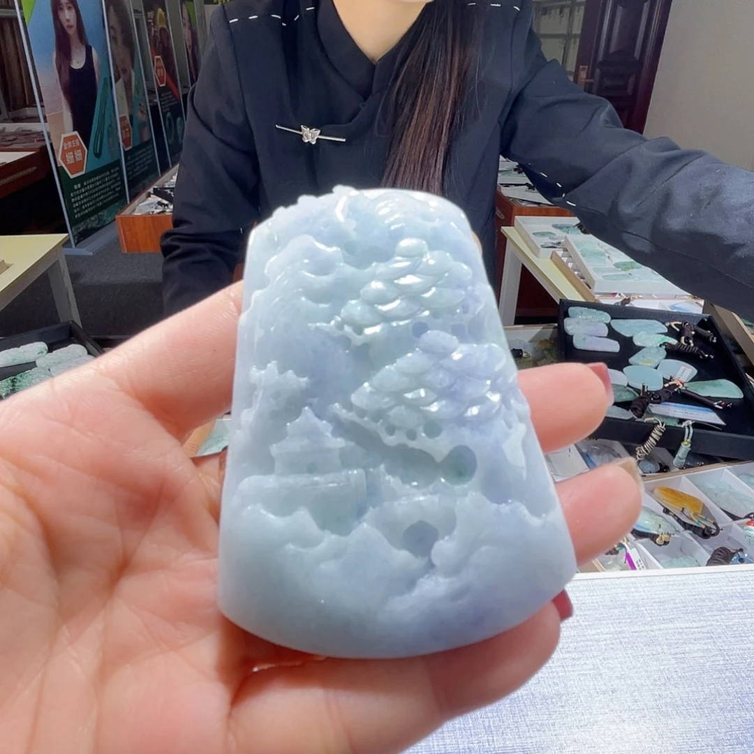 翡翠未镶嵌颈饰一个