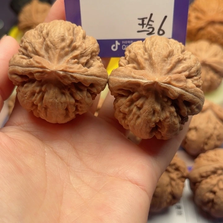 文玩核桃把件黑*鲤文玩核桃把件6