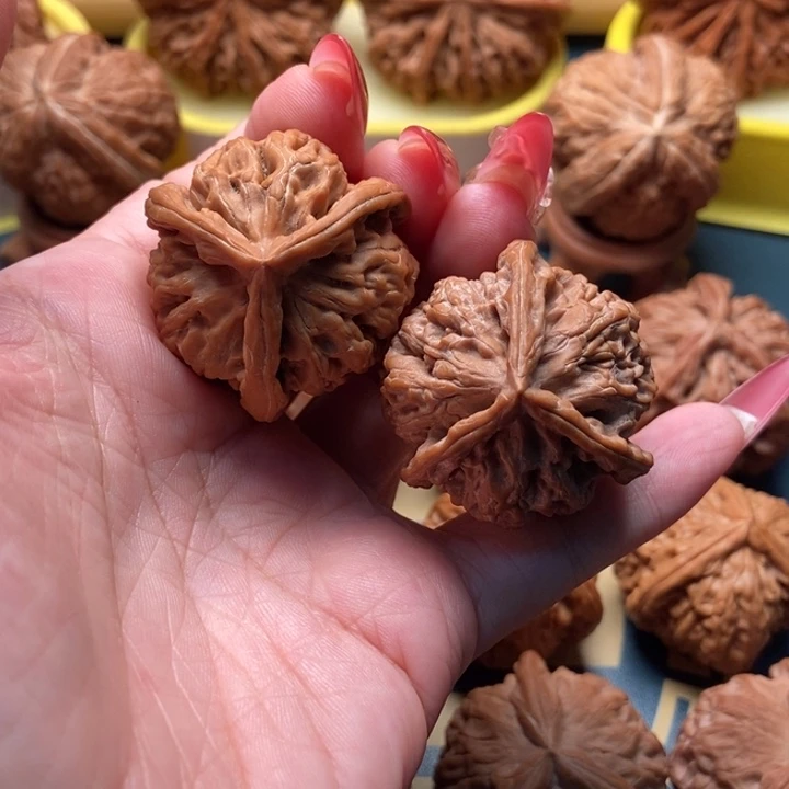把件文玩核桃秦闷小三棱 36