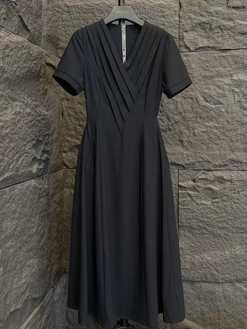 【原创大码设计师款】2025褶皱简约V领显瘦连衣裙K3144