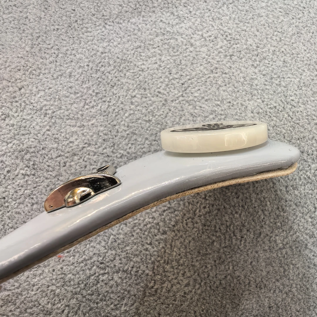 F637白色圆饼星球蓝色皮皮掰掰夹