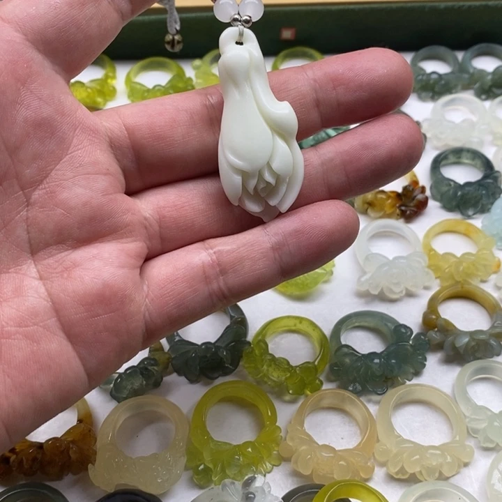 蛇纹石玉合金颈饰