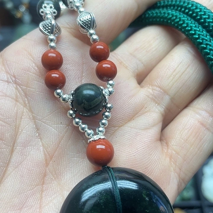 未镶嵌蛇纹石玉颈饰