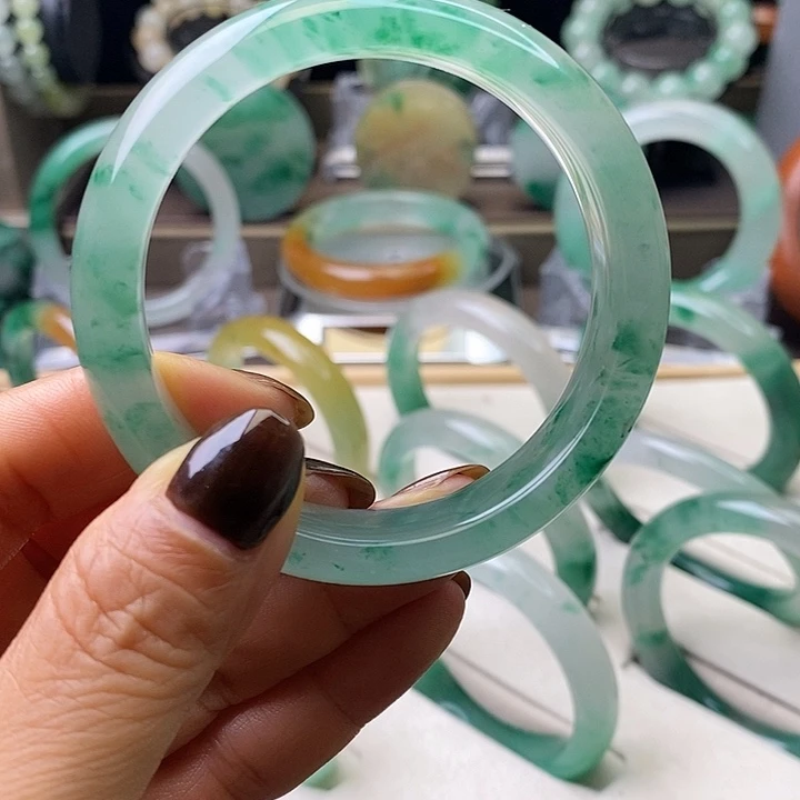 石英质玉（非洲翠）未镶嵌手镯