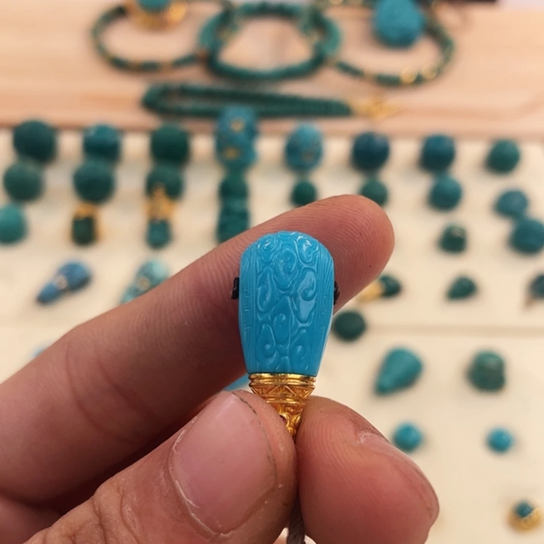 绿松石未镶嵌颈饰失****子