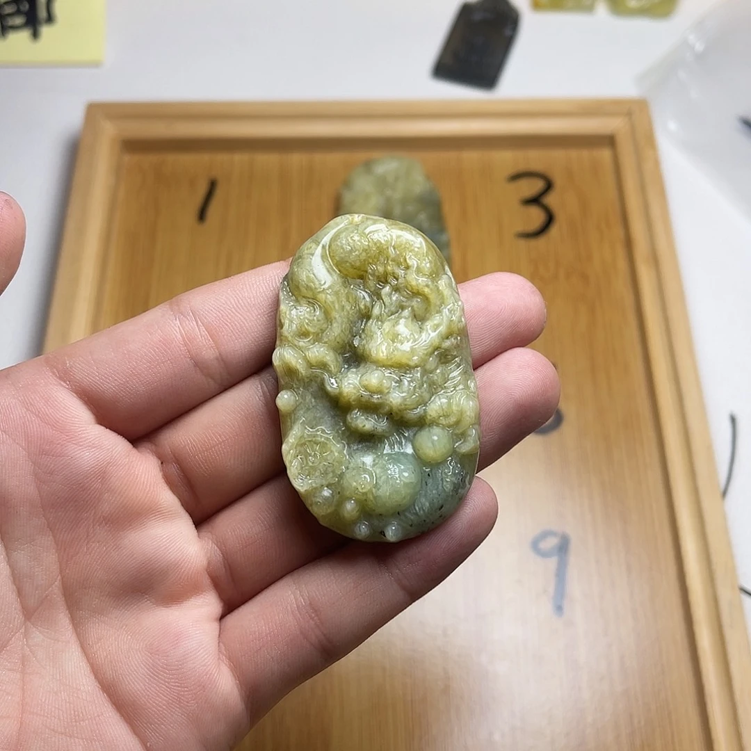 後***徕蛇纹石玉未镶嵌颈饰