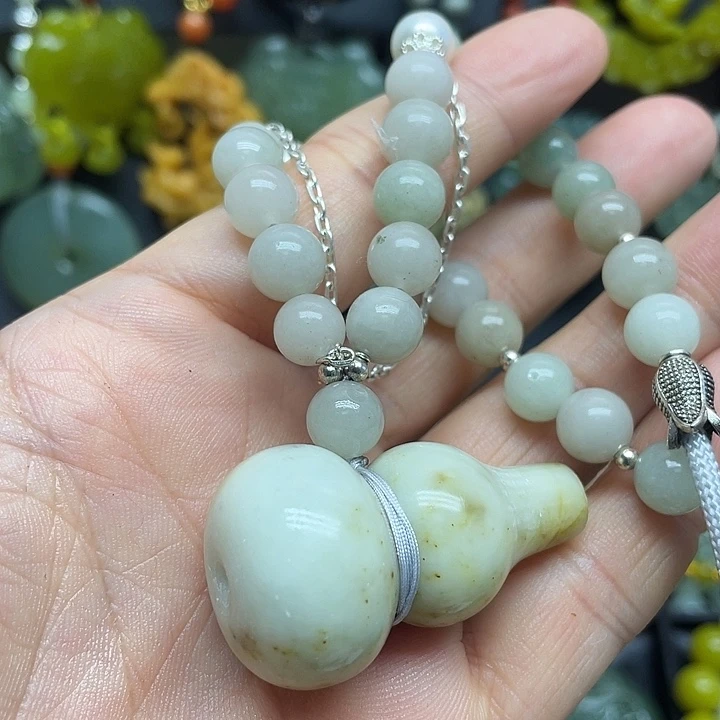 未镶嵌蛇纹石玉颈饰