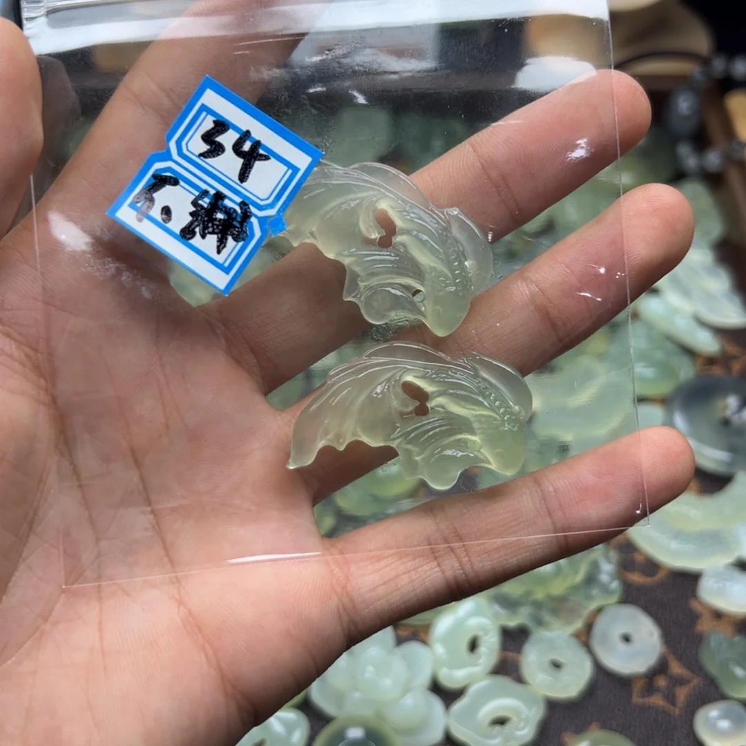 逆***r蛇纹石玉未镶嵌颈饰双鱼不绑