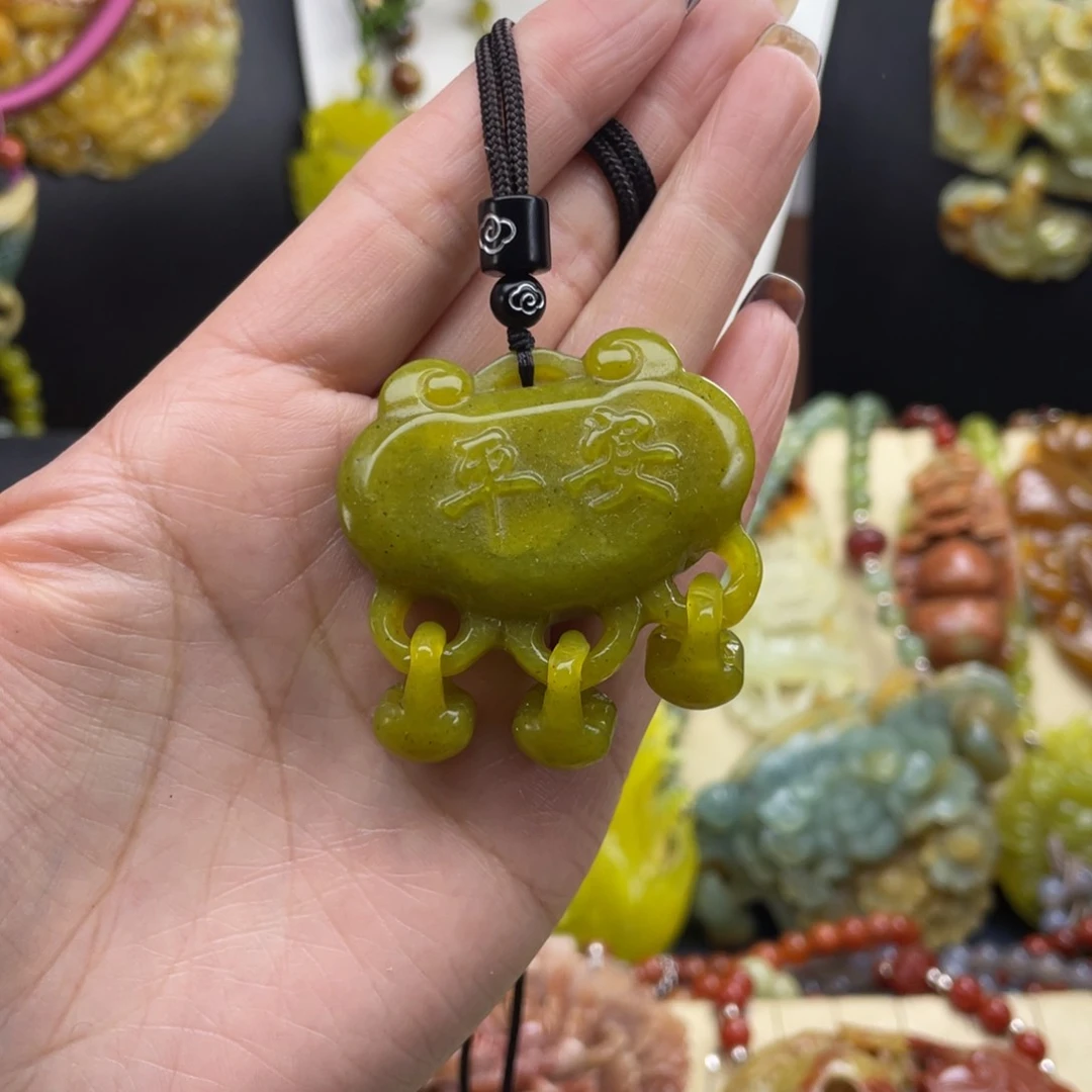 未镶嵌蛇纹石玉颈饰