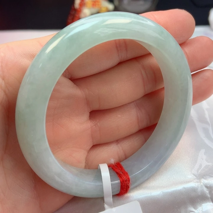 翡翠手镯未镶嵌55圈