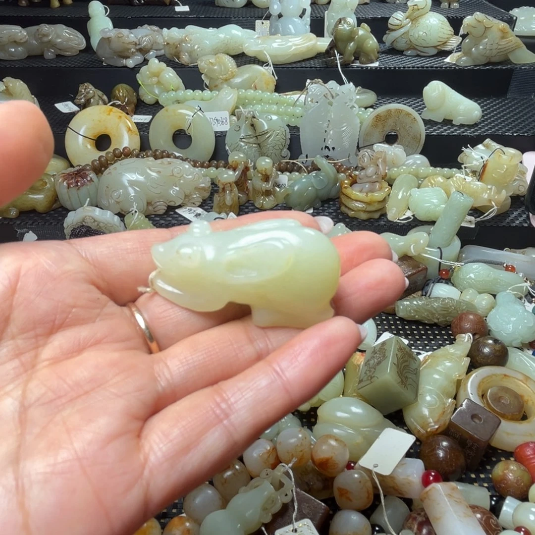 心***成和田玉未镶嵌颈饰