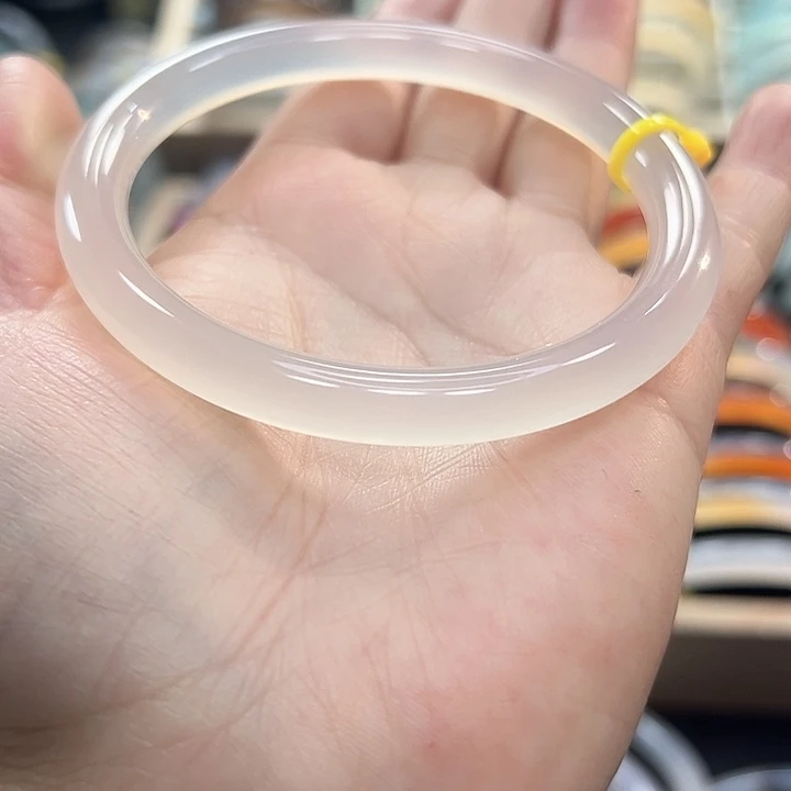 玛瑙/玉髓手镯未镶嵌宿****陈