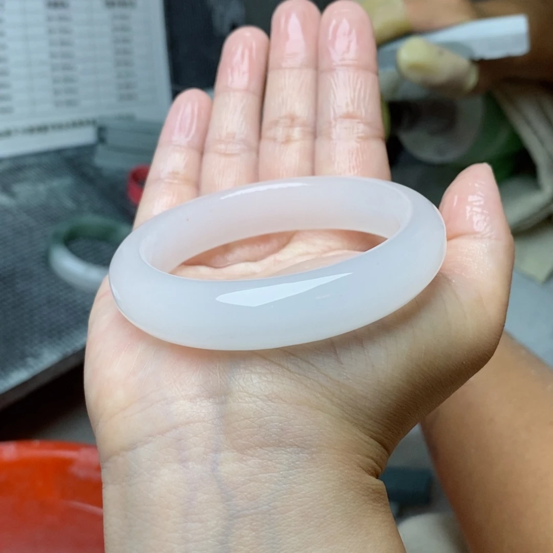 石英质玉手镯未镶嵌香*飞定制