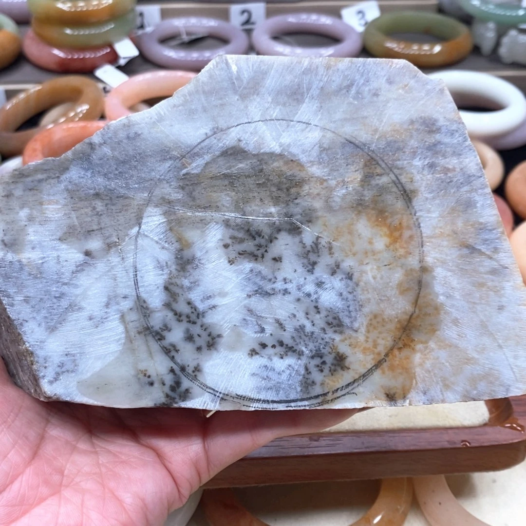 悦****石英质玉未镶嵌手镯