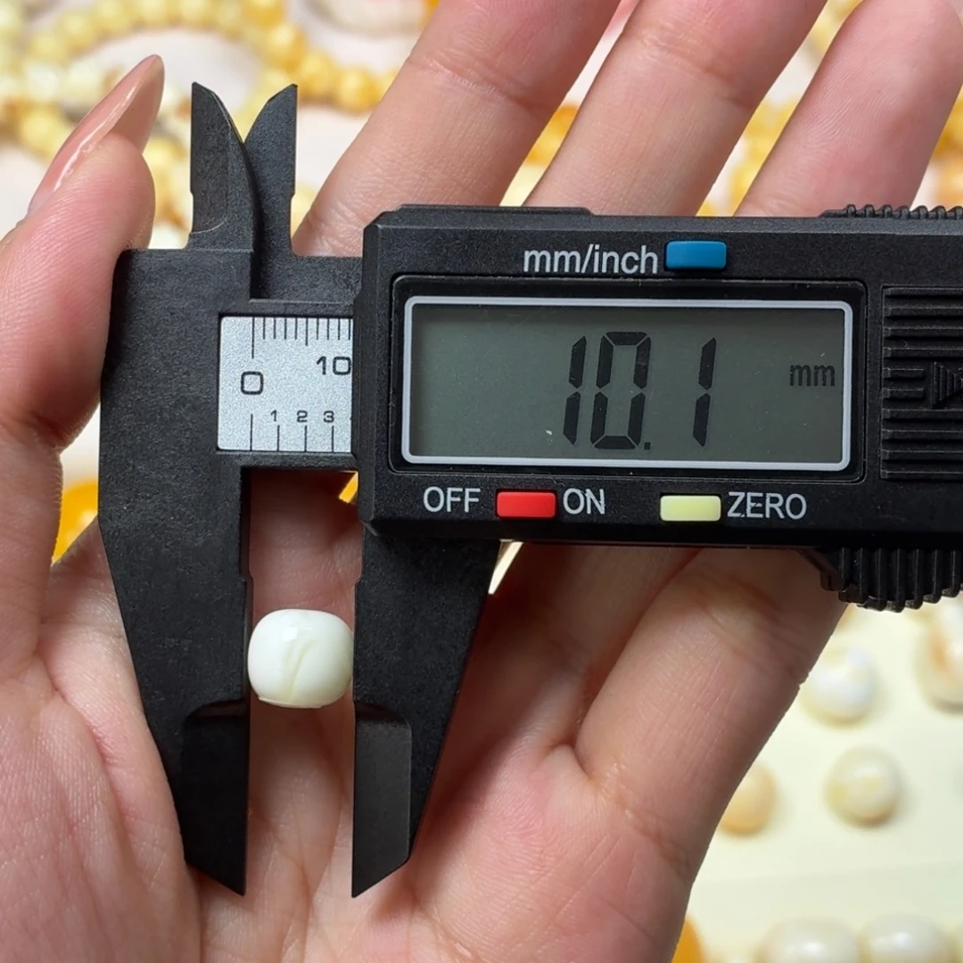 琥珀未镶嵌颈饰奶白老型珠