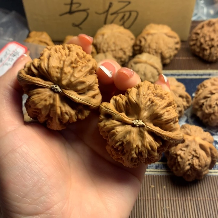 吊坠文玩核桃小**盟粗筋