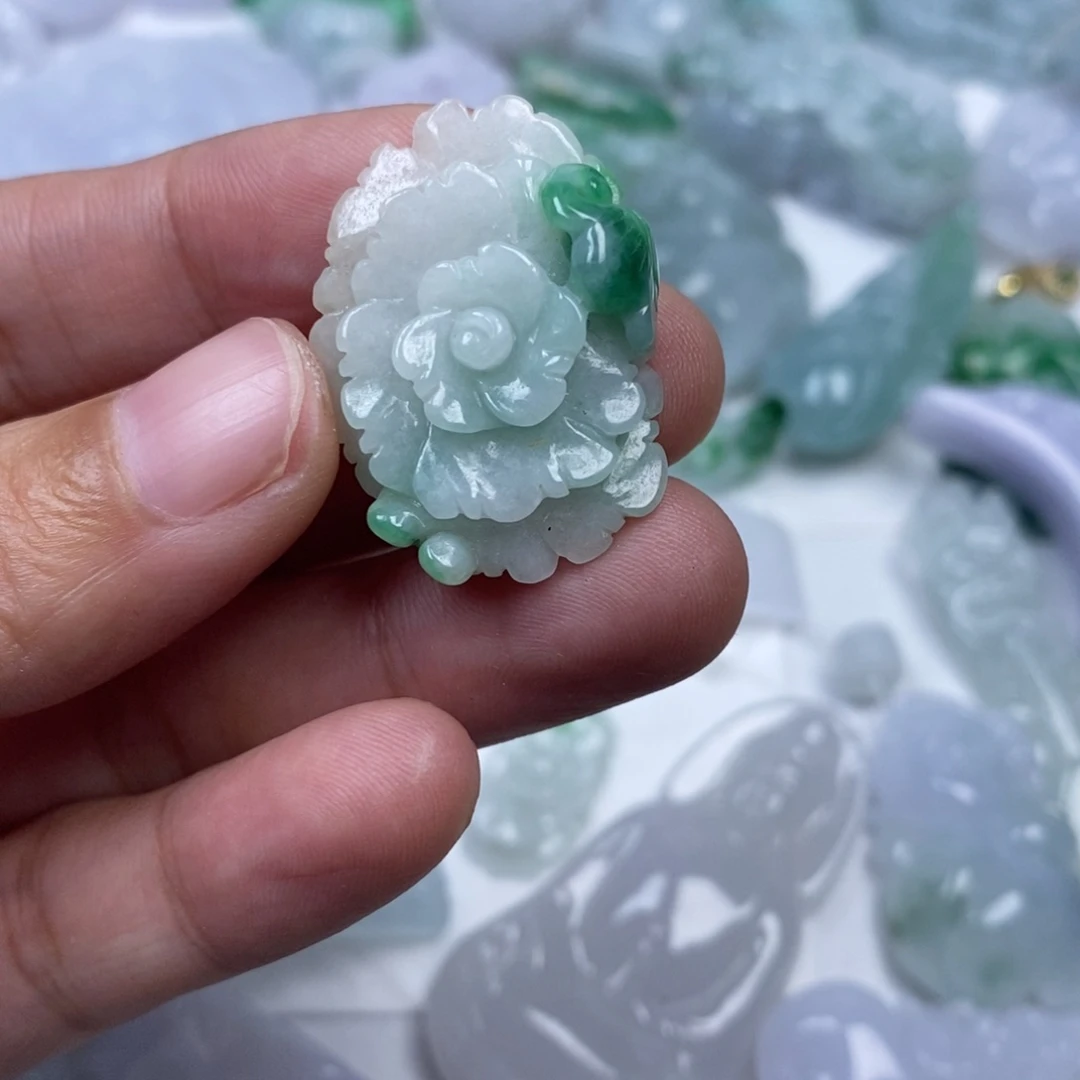 颈饰未镶嵌翡翠蓝**己翡翠