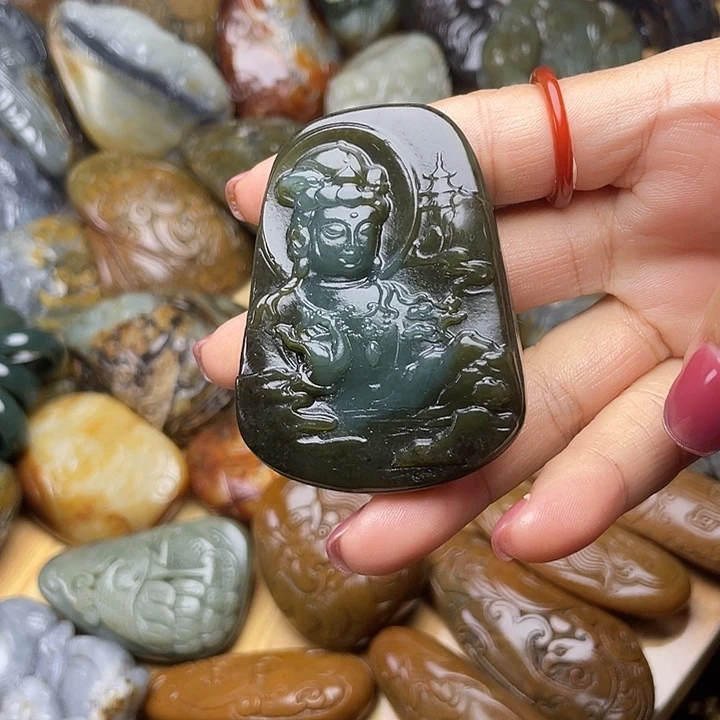 用***0和田玉（糖玉）未镶嵌颈饰