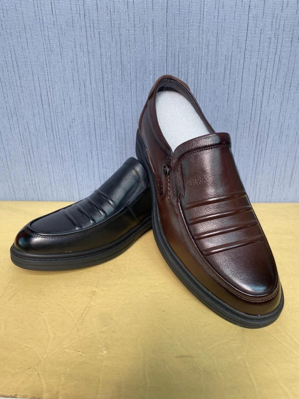 皮鞋圆头商务风软底休闲皮鞋平跟舒适男款商务橡胶鞋底