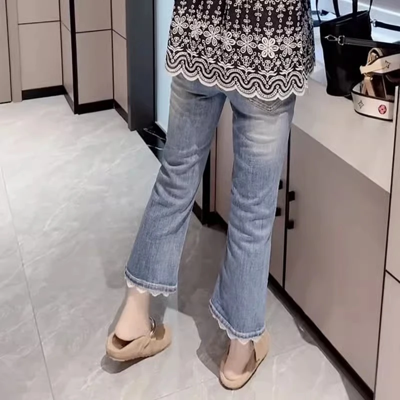 蕾丝拼接九分弹力牛仔裤女大码胖MM夏季新款高腰显瘦直筒微喇裤子