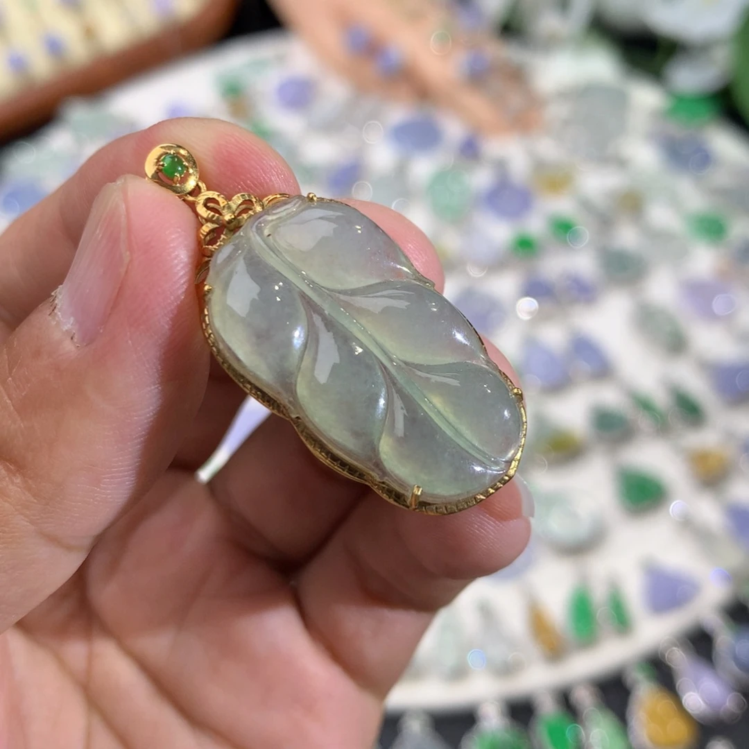 *****吊坠(不含链)18K金镶嵌翡翠