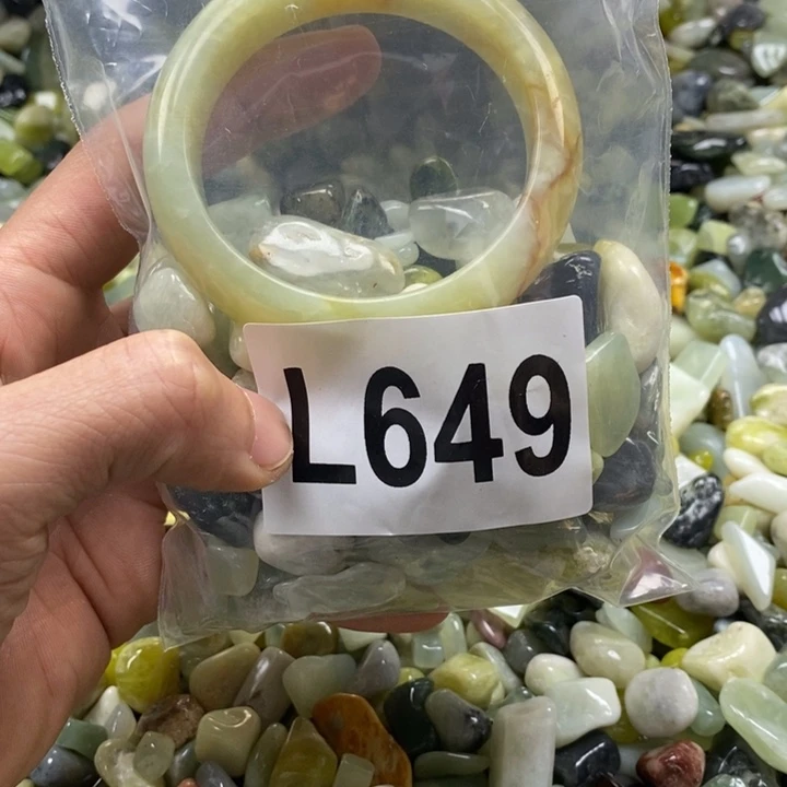 蛇纹石玉鱼缸石未镶嵌