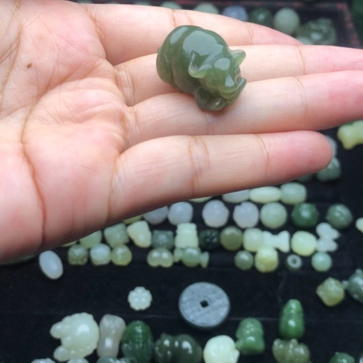 …***…颈饰未镶嵌和田玉