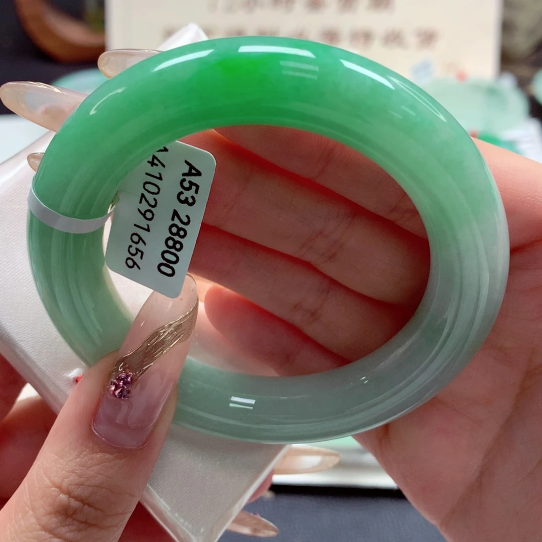 翡翠手镯（圆镯）未镶嵌22（34号）有美人痣