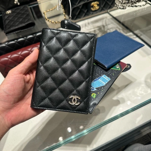 未使用 Chanel/香奈儿 香奈儿黑金鱼子酱护照夹水钻双c