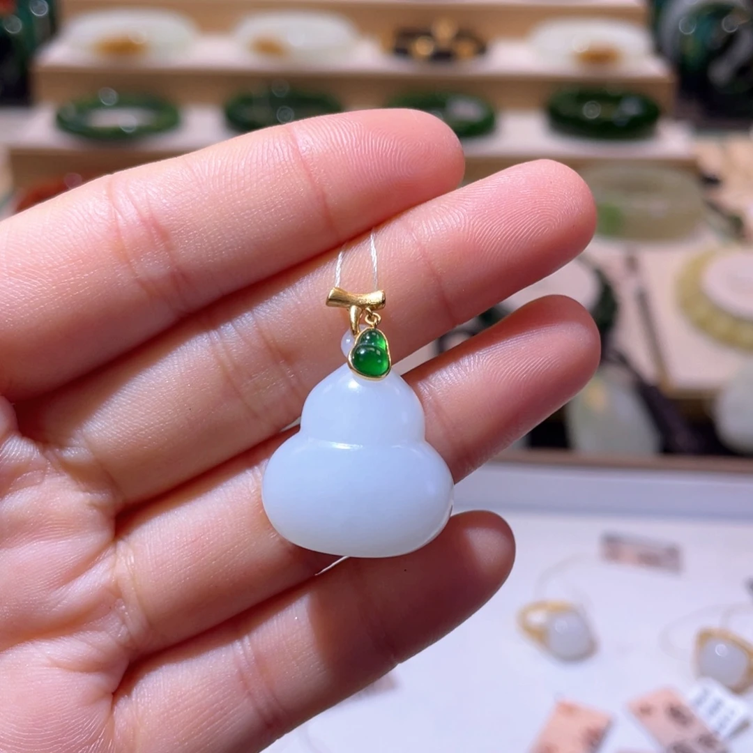 和田玉18K金镶嵌颈饰高品山流水吊坠