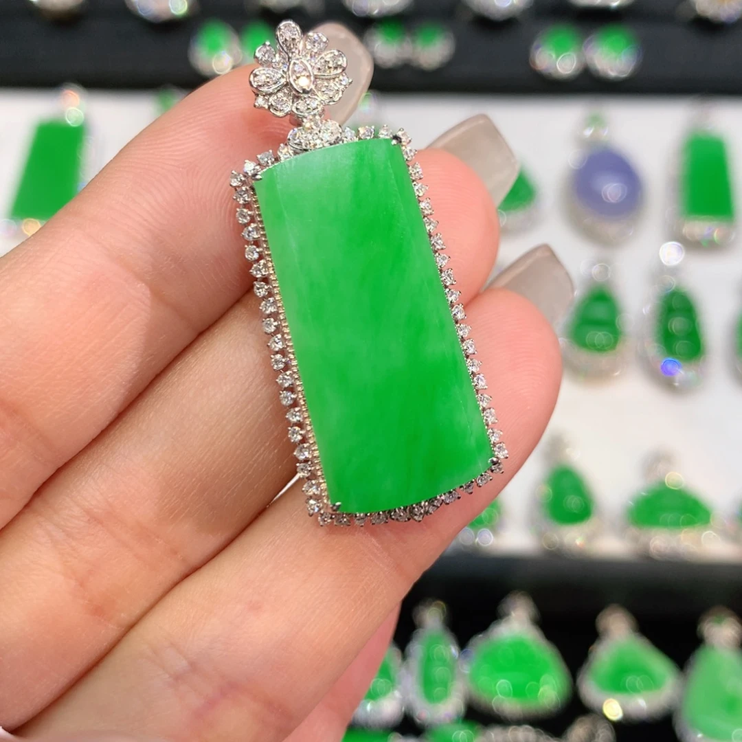 翡翠18K金镶嵌颈饰