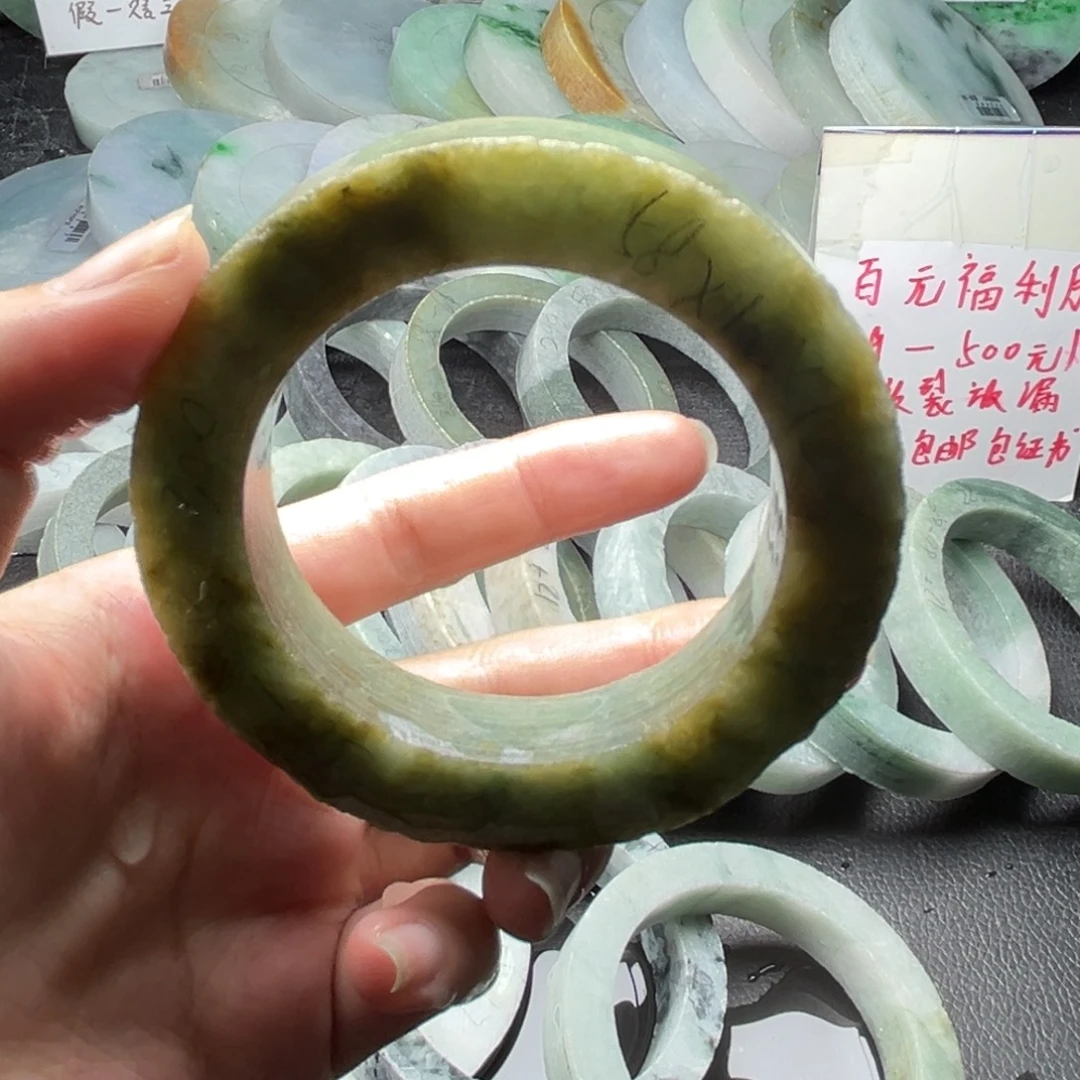 未镶嵌翡翠手镯定制翡翠
