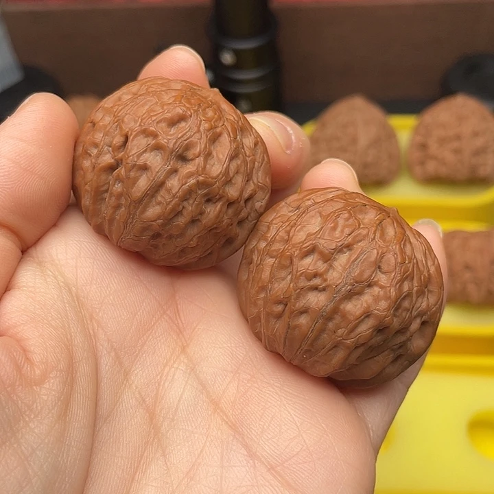 Q****铁锤37全品红皮。