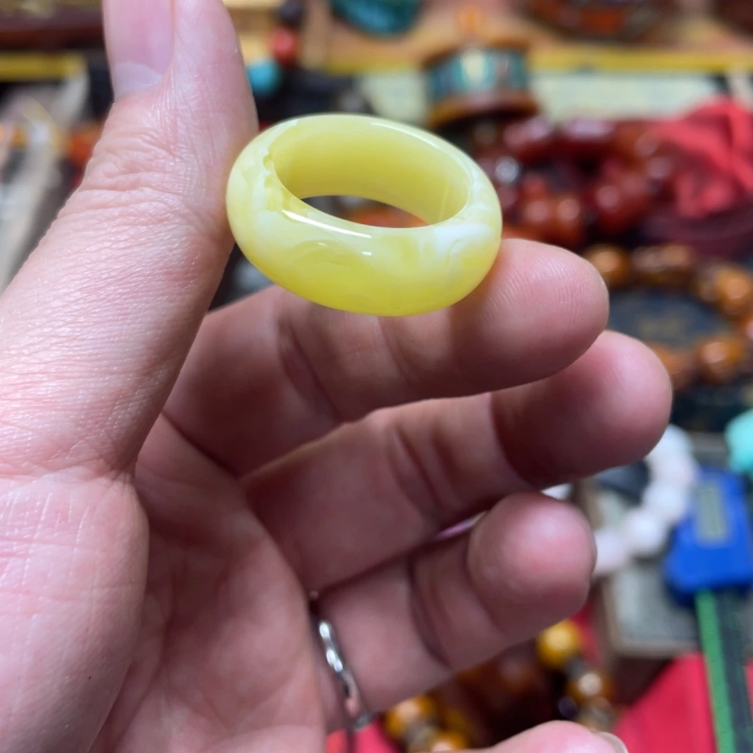 琥珀裸石未镶嵌好物推荐如图所示