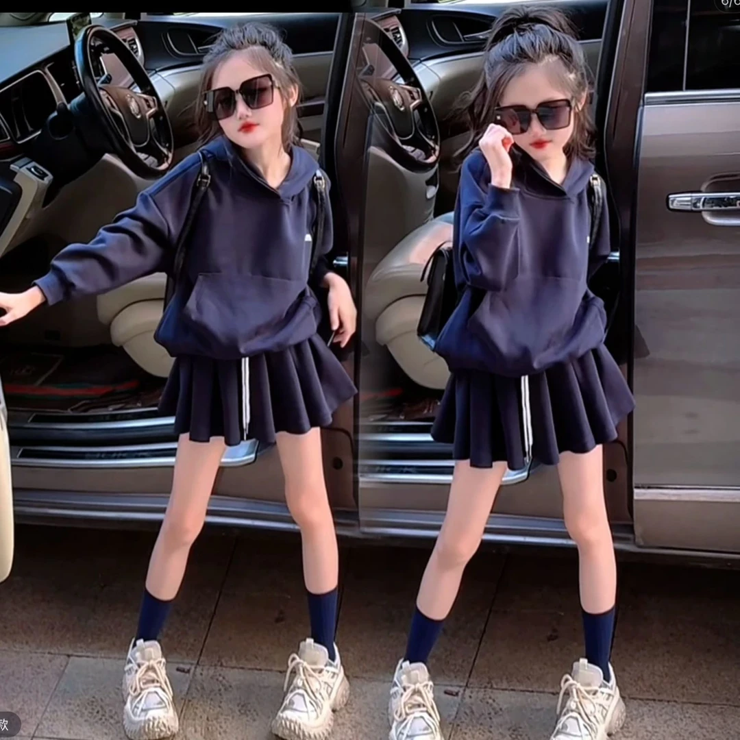 女童套装春秋款2025新款洋气中大童网红时髦连帽卫衣百褶裙两件套