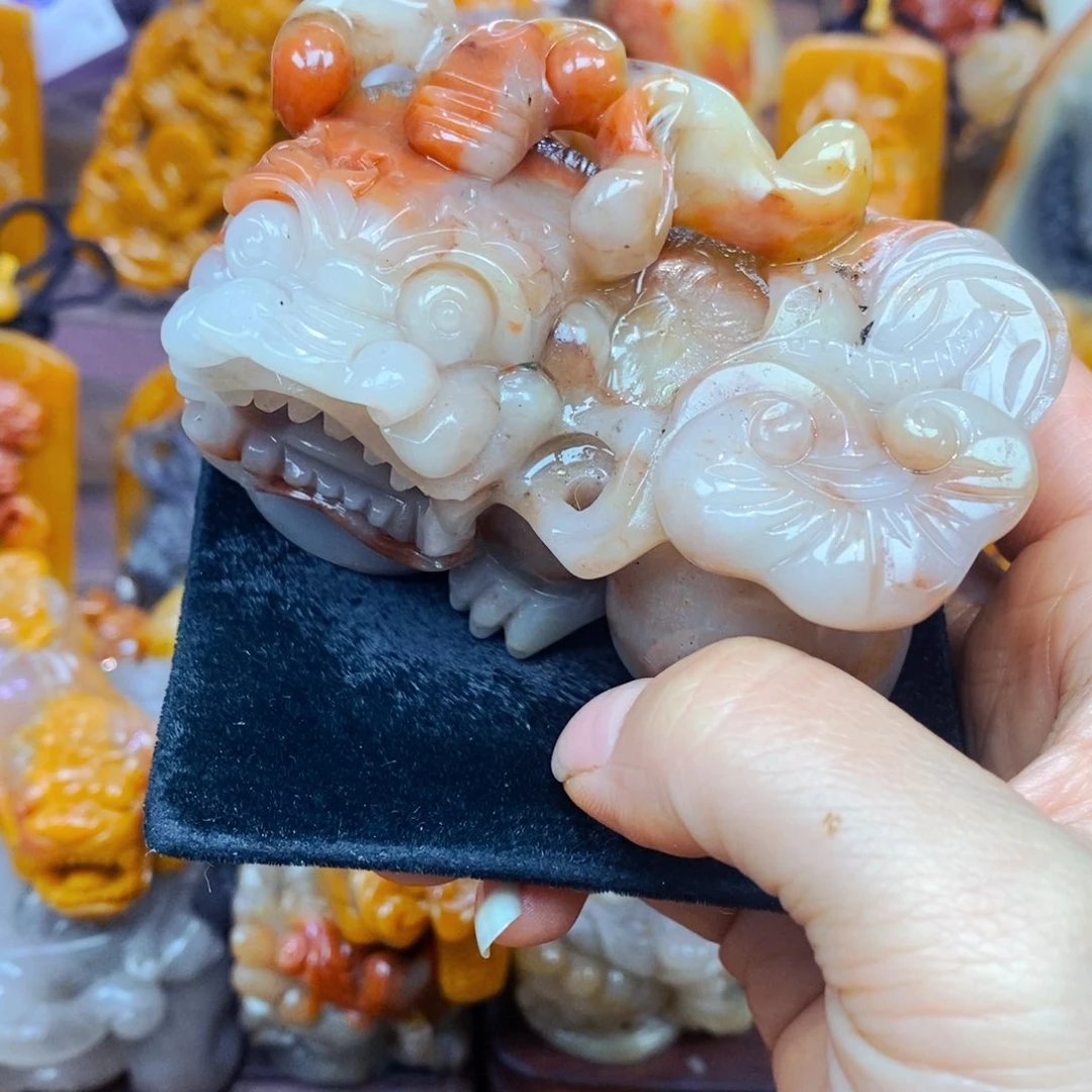 未镶嵌石英质玉（黄龙玉）颈饰