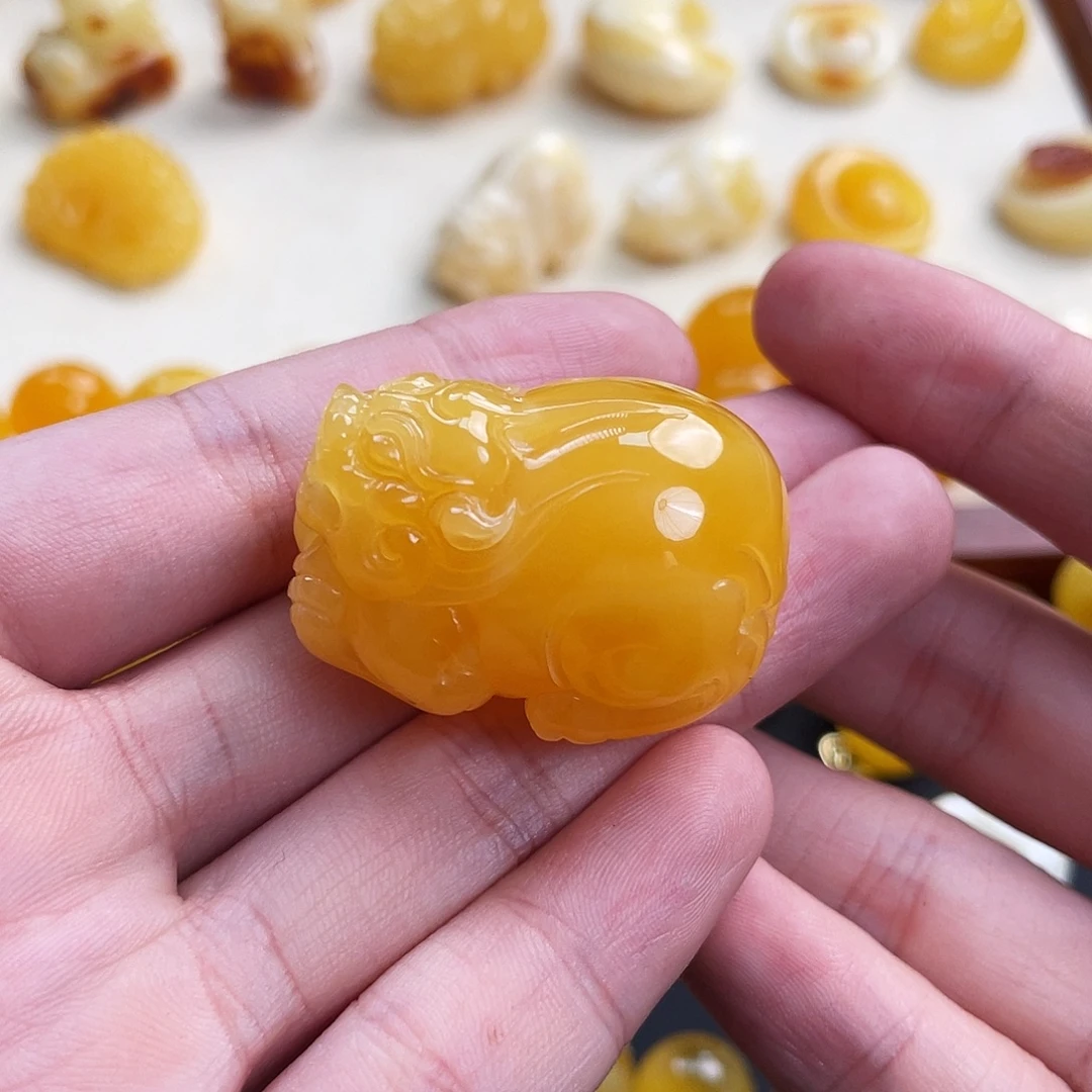 神***咪未镶嵌琥珀珠宝奇石