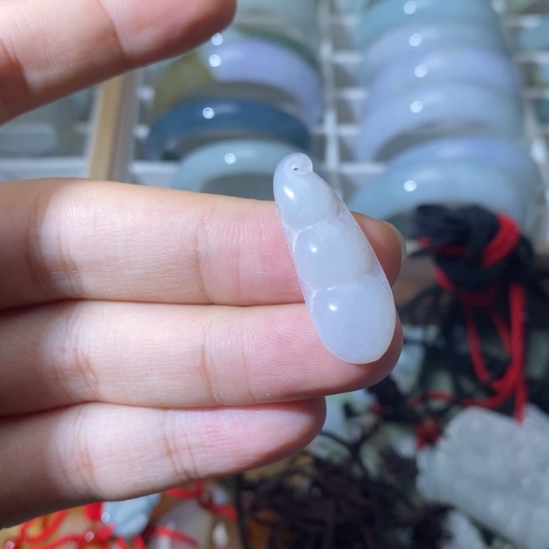 颈饰未镶嵌翡翠好