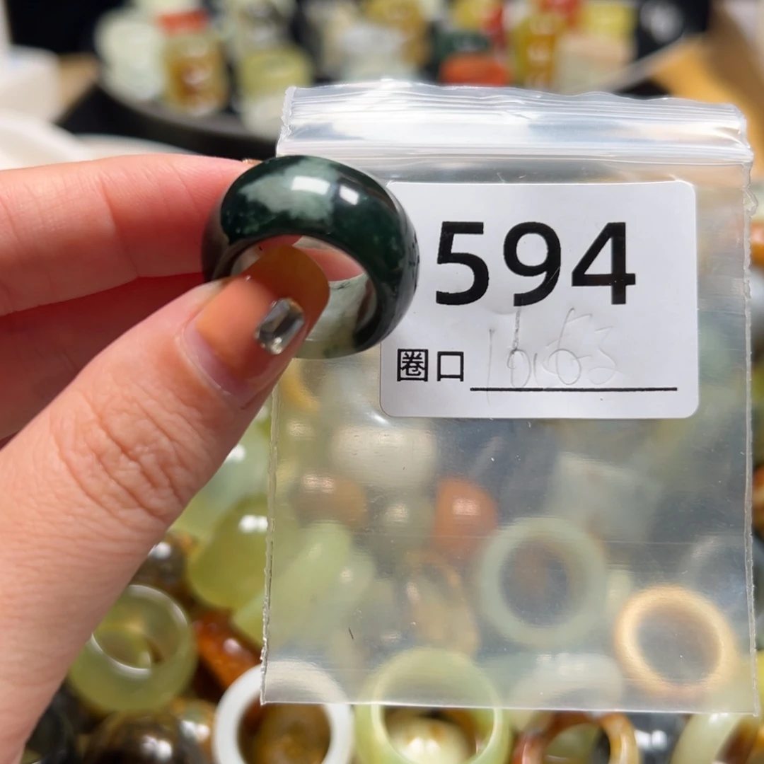 陈***神蛇纹石玉未镶嵌戒指