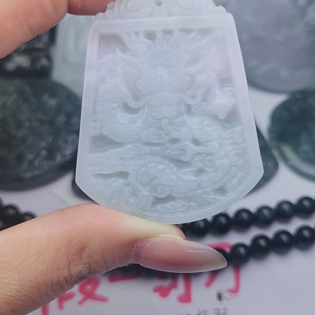 翡翠颈饰未镶嵌天然的A货翡翠