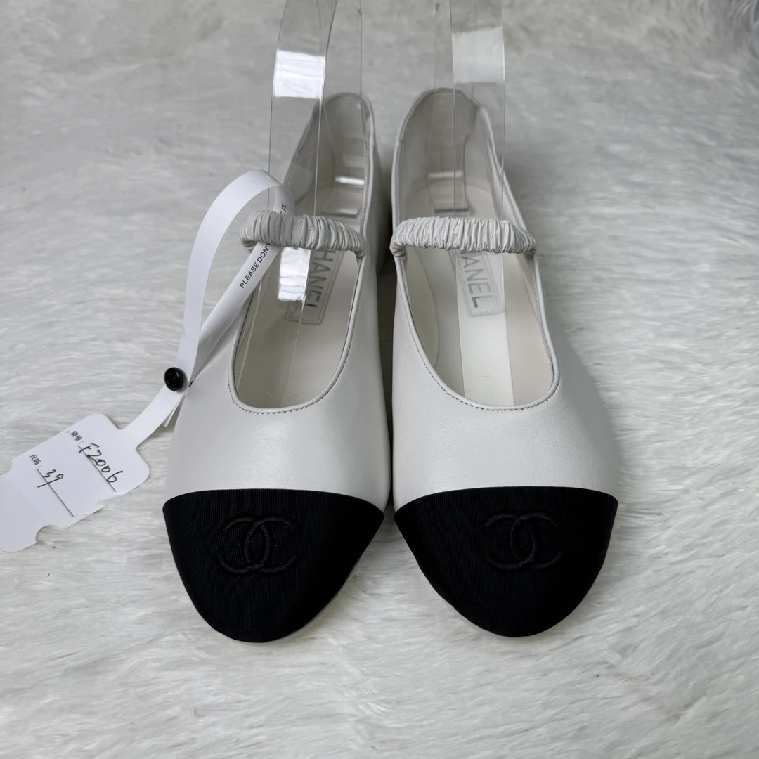 未使用 Chanel/香奈儿 羊皮革圆头搭扣平跟玛丽珍鞋/39码/FZ006
