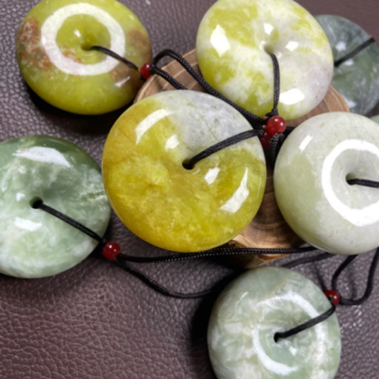 【佟总宠粉】纯天然蛇纹石玉未镶嵌平安扣(多样性随机发货)