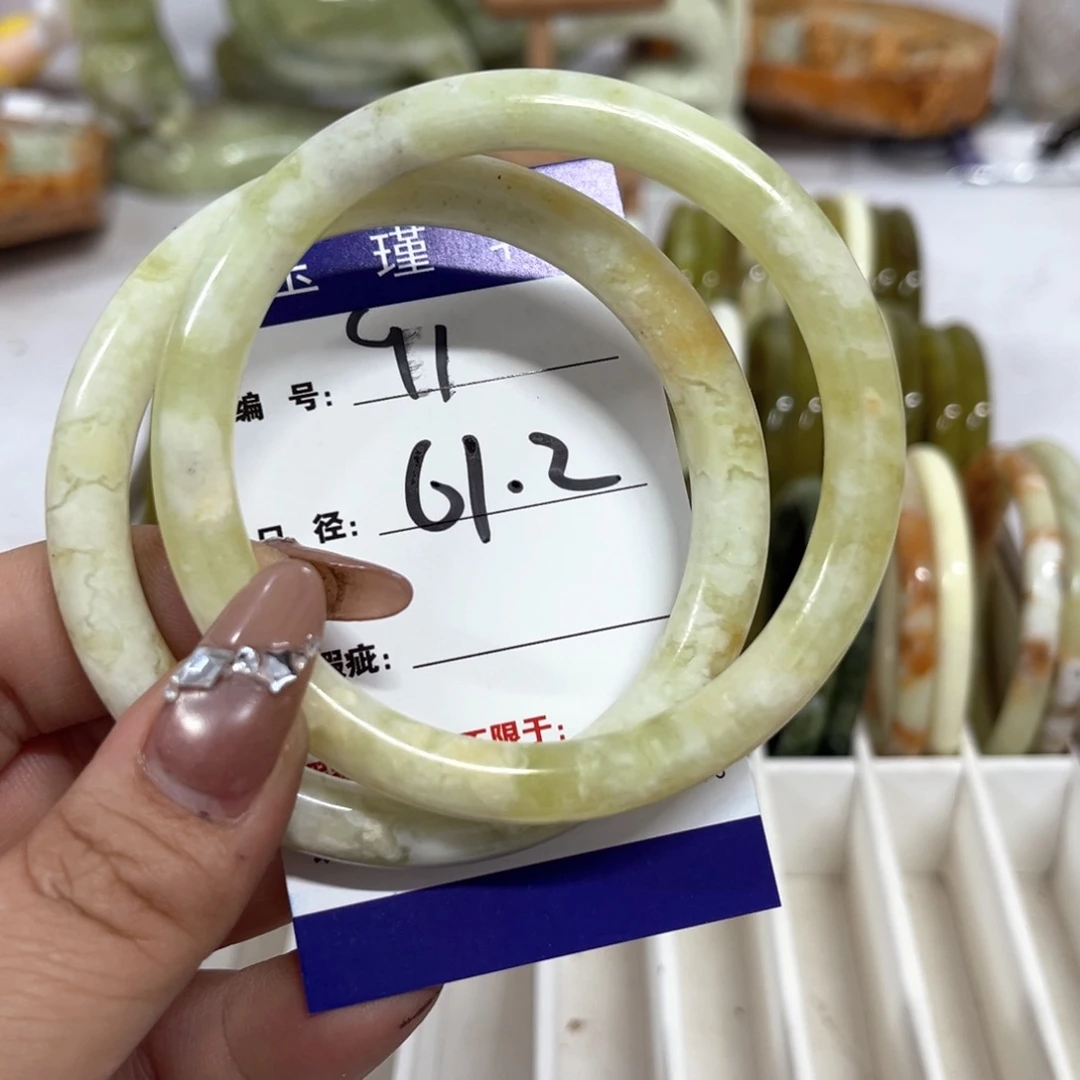 蛇纹石玉手镯未镶嵌