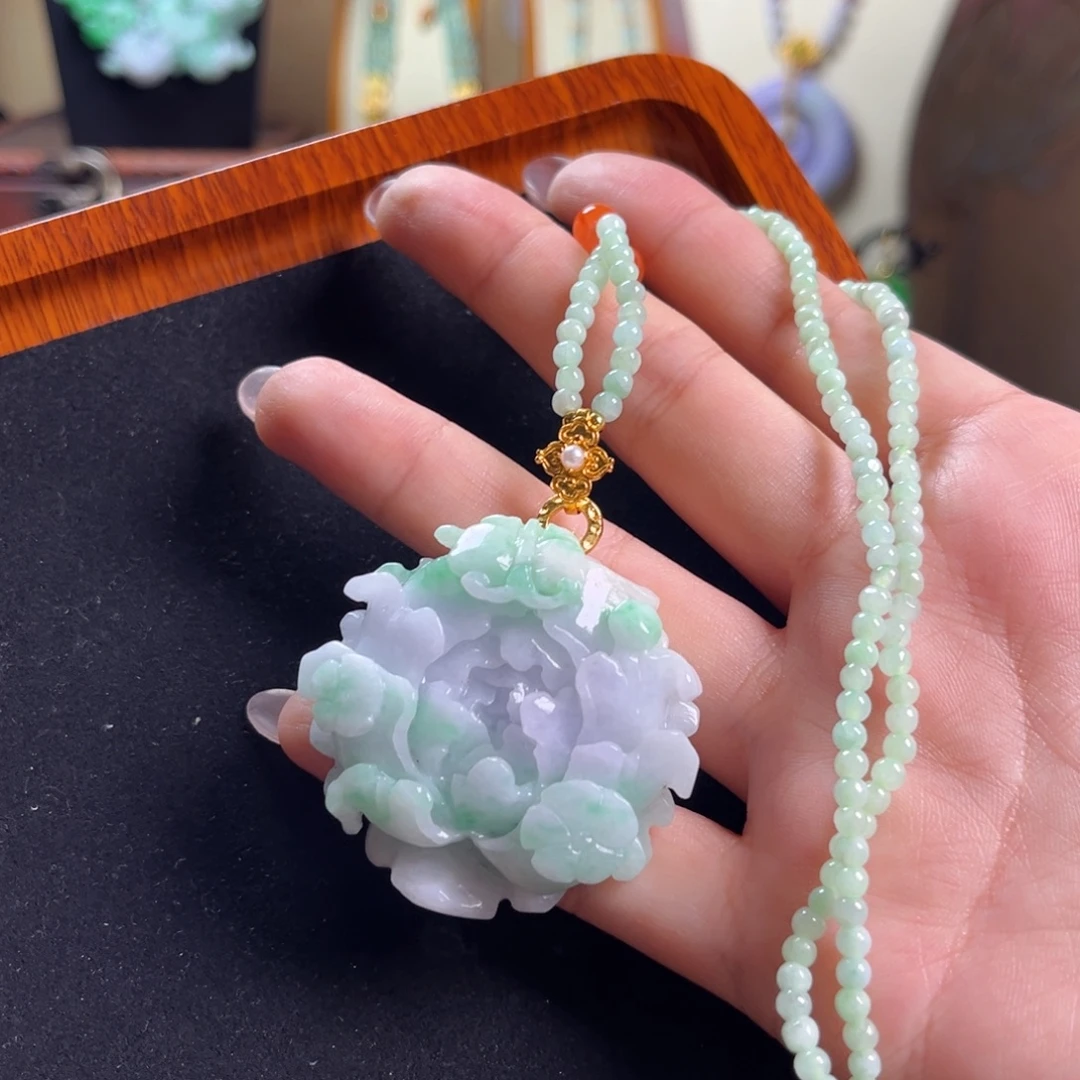颈饰未镶嵌翡翠牡丹