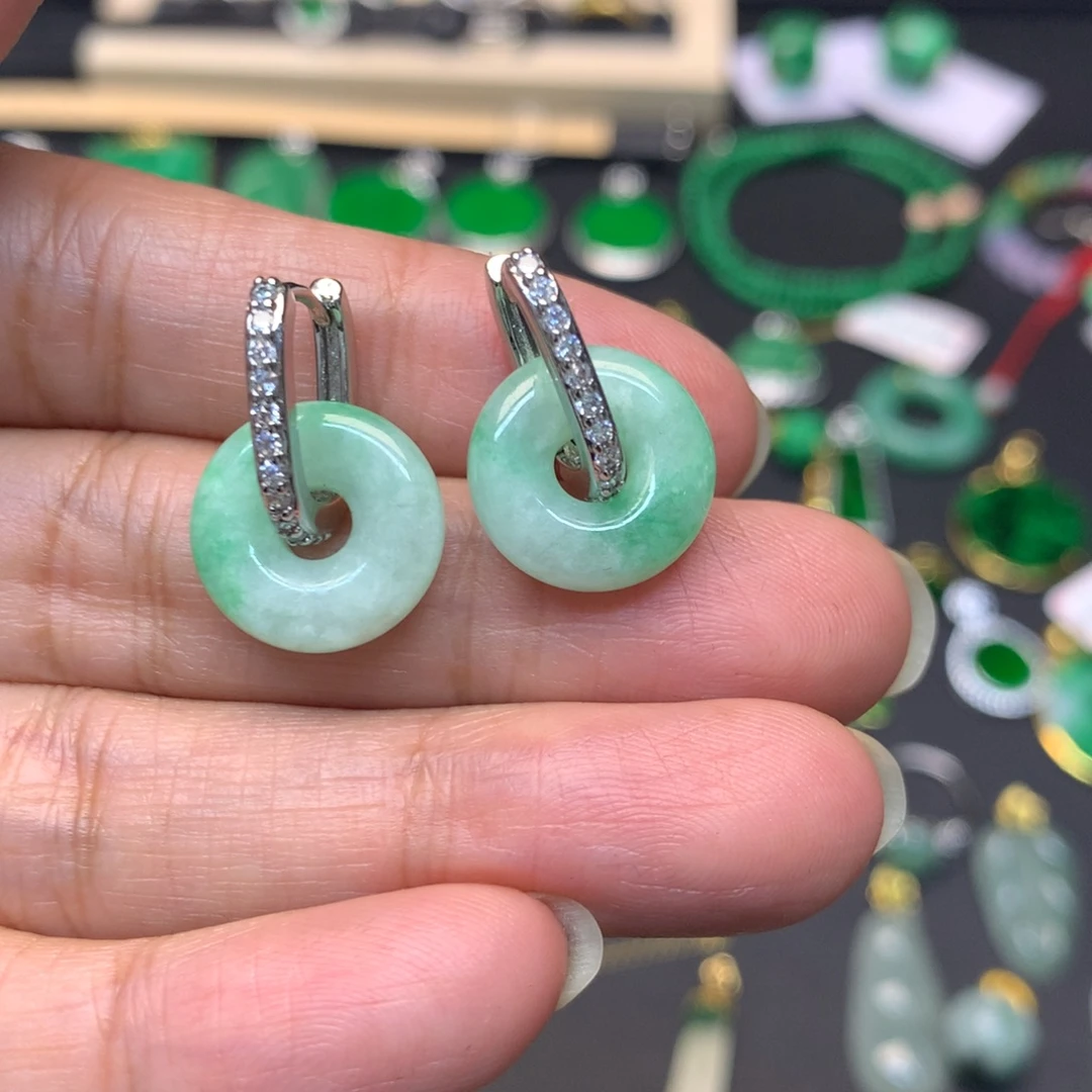 翡翠未镶嵌颈饰有纹裂