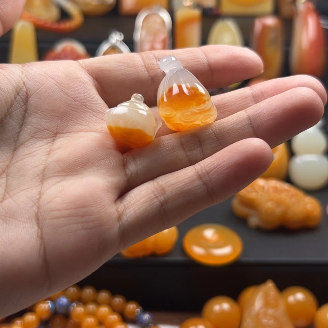 ****砖合金石英质玉（黄龙玉）颈饰