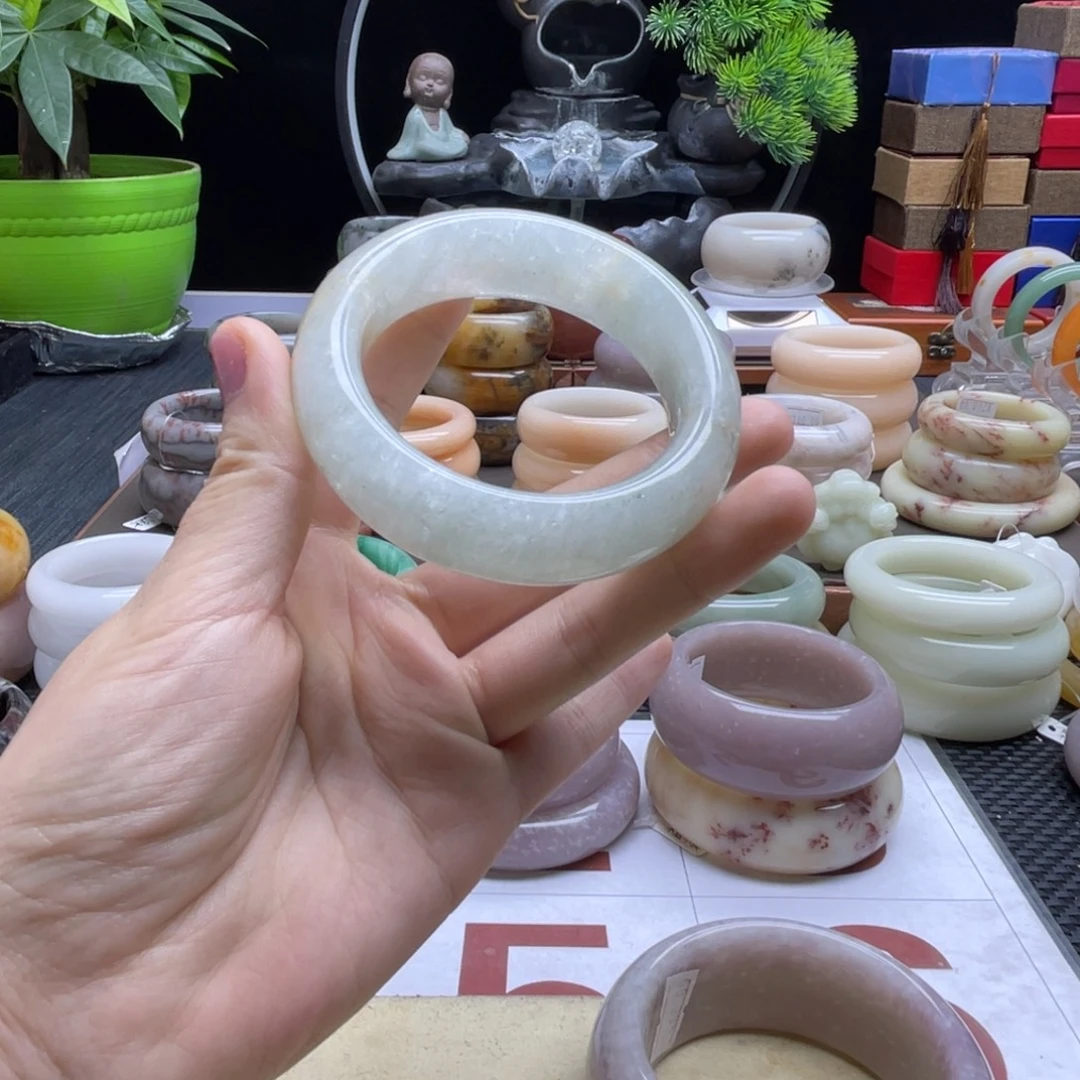 石英岩玉未镶嵌手镯